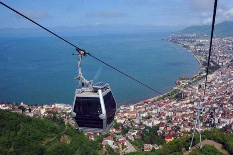 İzmir'de teleferiğe ilgi azaldı, Ordu'da uzun kuyruklar oluştu