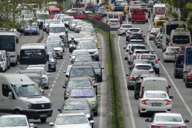 Bayram tatili bitti, d&ouml;n&uuml;ş &ccedil;ilesi başladı! S&uuml;r&uuml;c&uuml;ler dikkat, yasak başlıyor