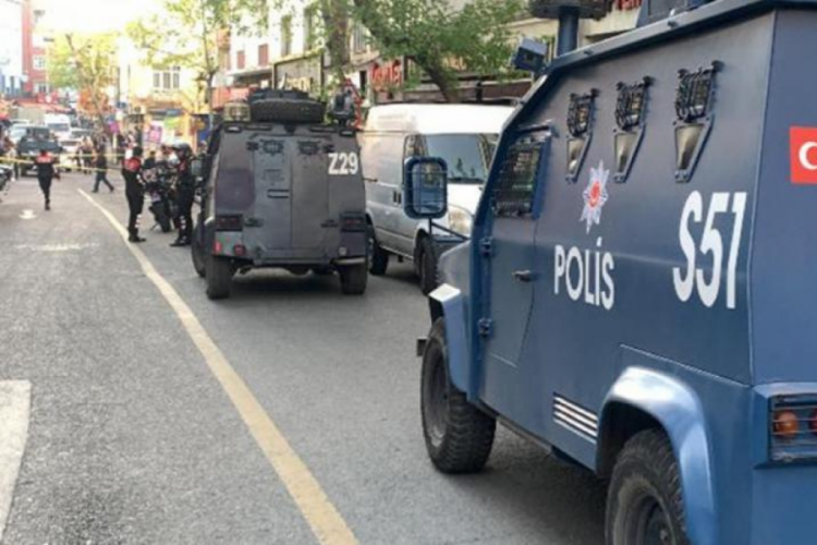 İstanbul'da silahlı saldırı! Polis saldırganları arıyor