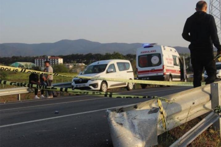 &Ccedil;anakkale'de bariyerlere &ccedil;arpan motosiklet dere yatağına u&ccedil;tu!