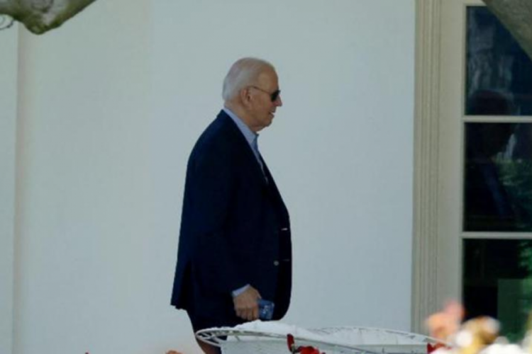 Apar topar Beyaz Saray'a d&ouml;nen Biden'dan acil durum toplantısı