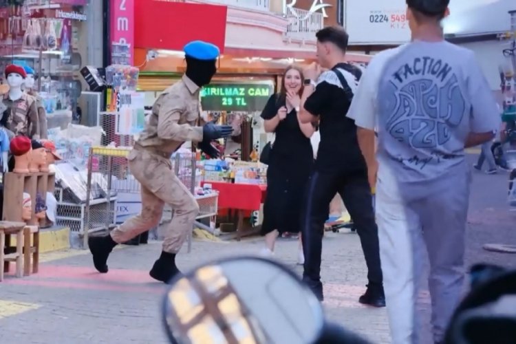 Bursa'da cansız manken şakası yürekleri hoplattı