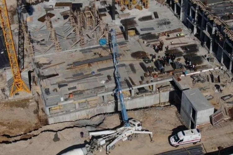 İstanbul'da inşaat alanında vin&ccedil; devrildi! 1 kişi hayatını kaybetti