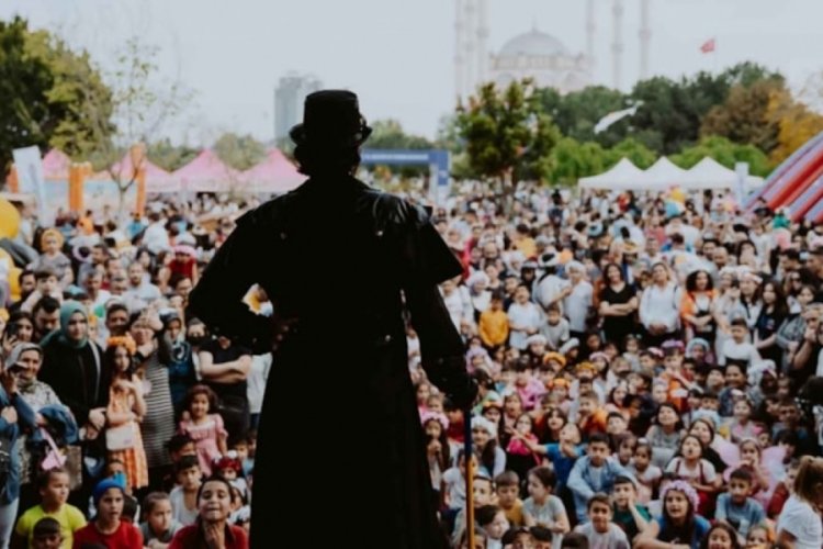 Adana'da K&uuml;lt&uuml;r Yolu Festivali'ne ilk g&uuml;nden yoğun ilgi!