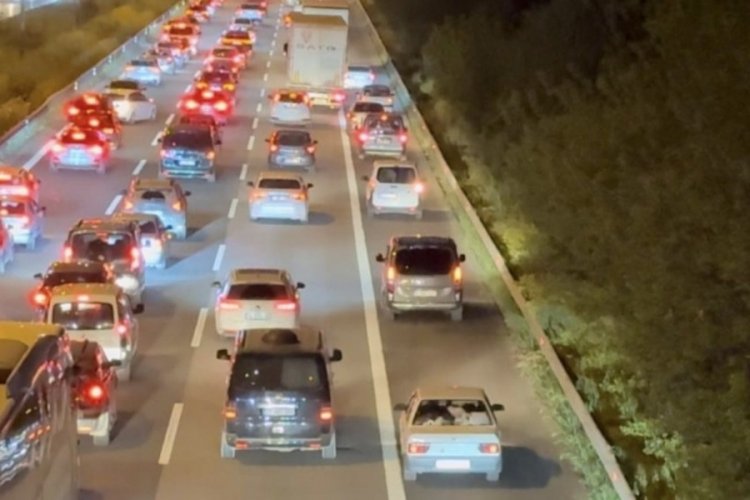 D&uuml;zce'de emniyet şeridini kullananlara 10 milyon 799 bin lira ceza yazıldı