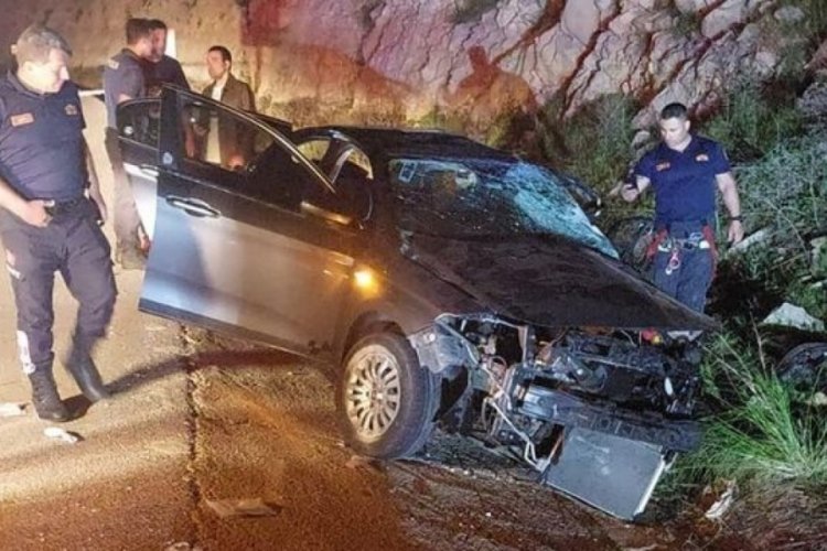 Aydın'da yolcu otob&uuml;s&uuml;yle &ccedil;arpışan otomobildeki 4 kişi yaşamını yitirdi