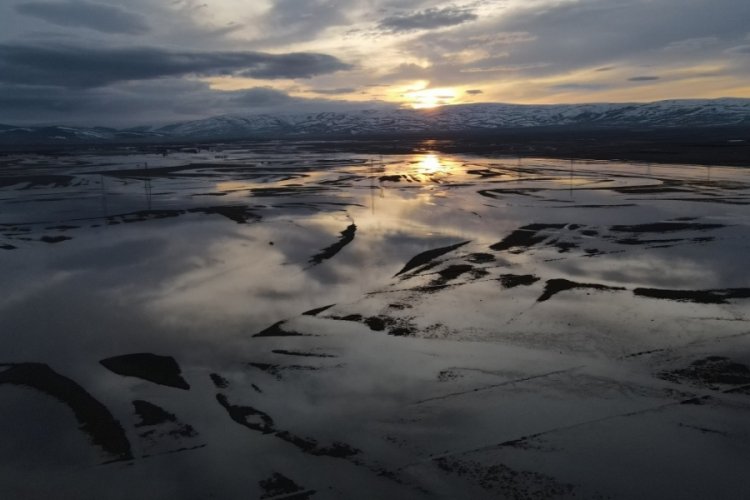 Ardahan'da nehir taştı, ova g&ouml;le d&ouml;nd&uuml;