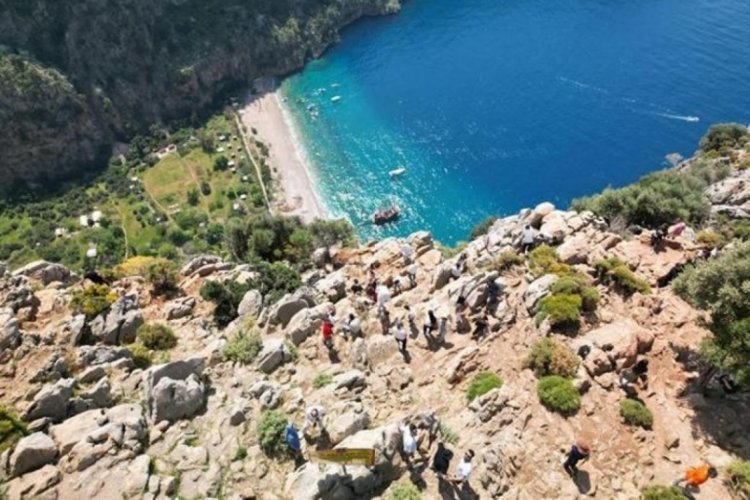 Bu fotoğraf i&ccedil;in &ouml;l&uuml;m&uuml; g&ouml;ze alıyorlar!