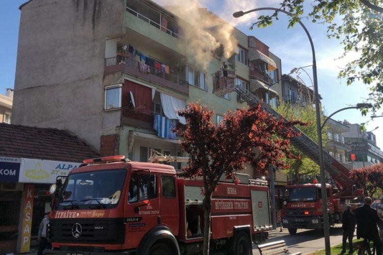 Bursa'da bir apartman dairesinde yangın çıktı!