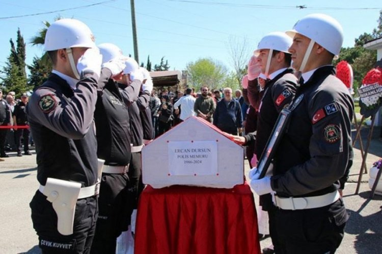 G&ouml;revi başında hayatını kaybeden polis memuruna veda