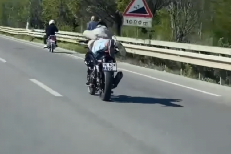 Motor &uuml;st&uuml;nde akrobasiye Bursa Emniyeti'nden ceza