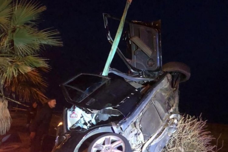 Otomobil takla attı: 2 kişi &ouml;ld&uuml;, 3 kişi yaralandı