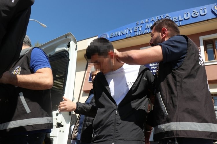 Sakarya'da oto galeriyi kurşunlayan ş&uuml;pheliler adliyede