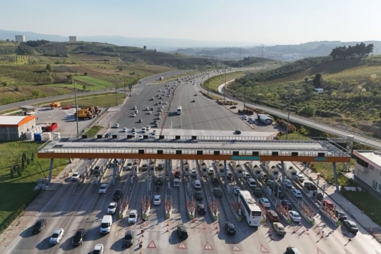 Ulaştırma ve Altyapı Bakanlığı: Bayramda otoyollardan 11,2 milyon ara&ccedil; ge&ccedil;ti