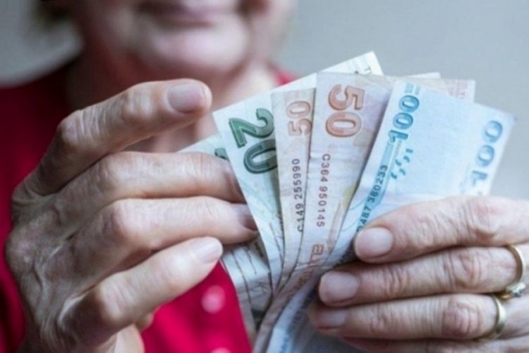 Emekli Bursalılara "Ramazan Bayramı'nda emekli maaşı ile ge&ccedil;inebildiniz mi?" diye sorduk