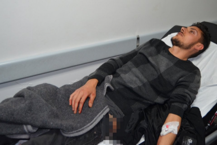 Aksaray'da yol verme tartışması! 2 genç bıçakla yaralandı