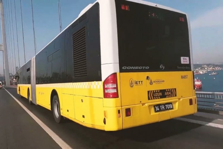 İstanbul'da İETT otobüsü üst geçide sıkıştı