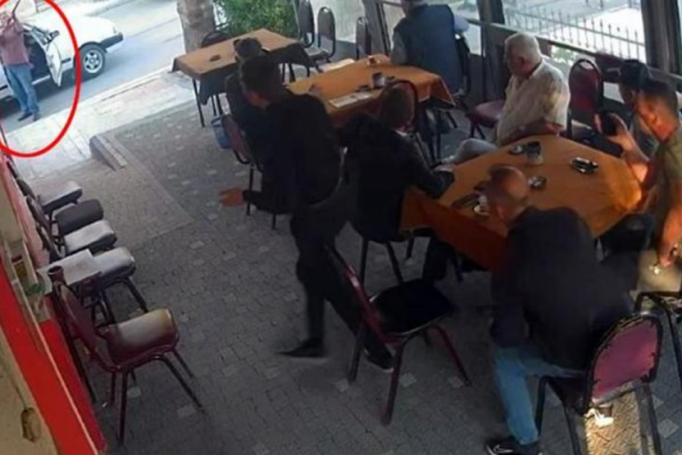 İstanbul'da kahvehaneye silahlı saldırı!