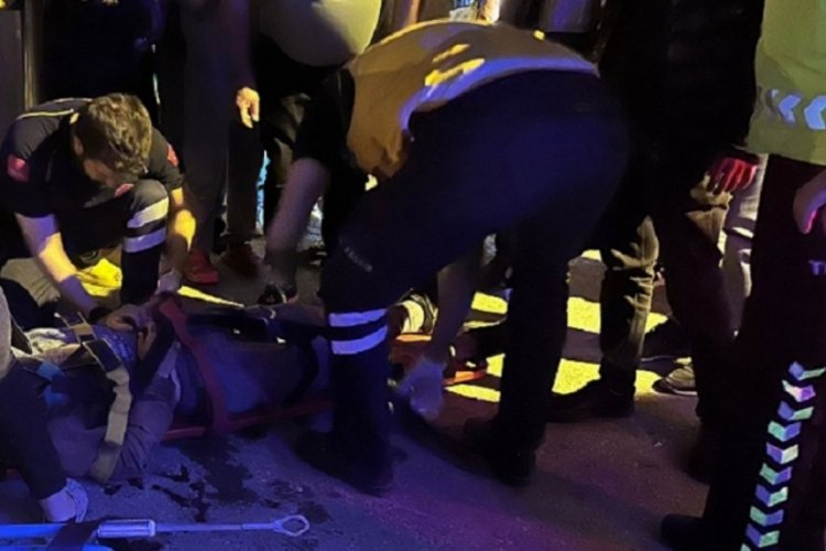 Bursa'da otomobil ile çarpışan motosiklet sürücüsü yaralandı!