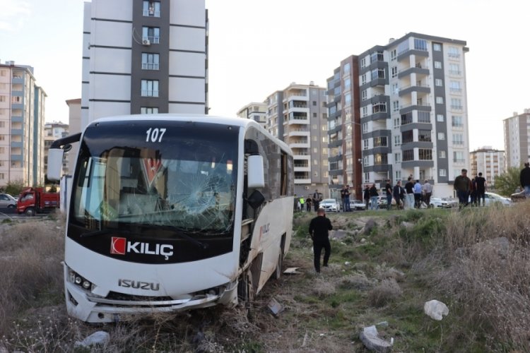 Kayseri'de işçi servisi tarlaya uçtu! 1 ölü, 5 yaralı