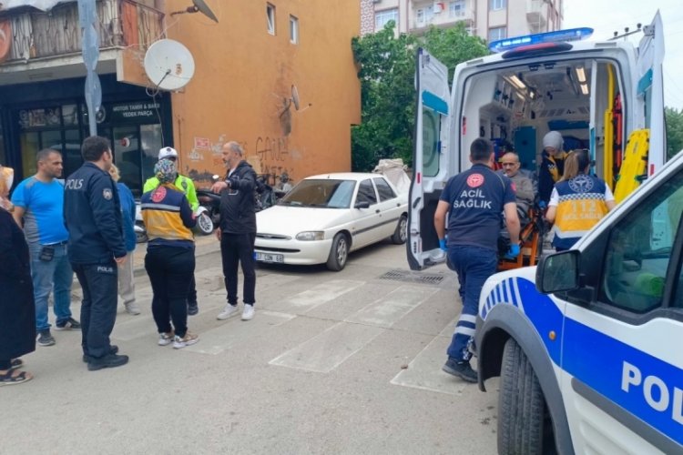 Bursa'da motosiklet caddeye çıkan otomobile çarptı: 1 Yaralı