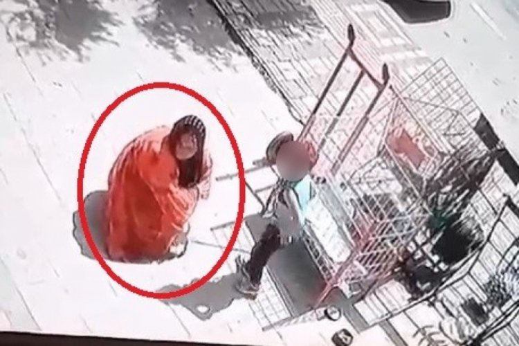 Bursa'da bir kadın dükkan önünde duran köpeği önce sevdi sonra çaldı