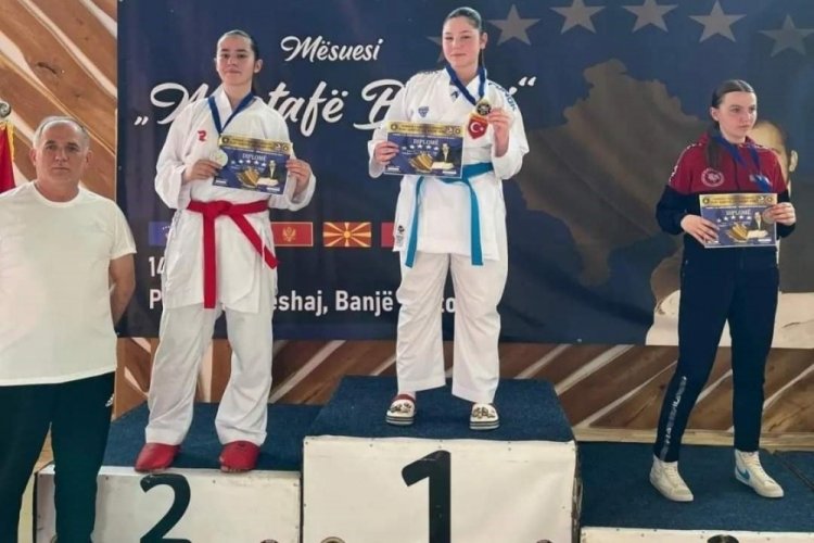 Nilüferli karateciler Bursa'ya madalyalarla döndü