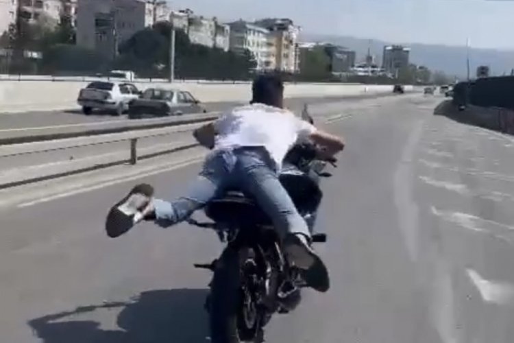 Bursa'da tehlikeli motosiklet yolculuğu!