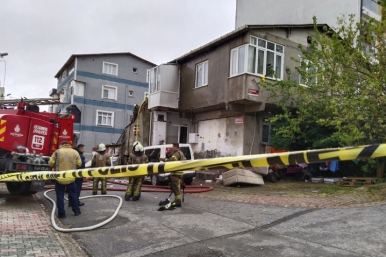 İstanbul'da iki katlı evde yangın çıktı