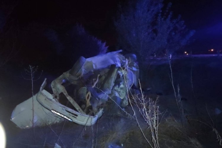 Afyonkarahisar'da şarampole devrilen otomobilde 1 kişi hayatını kaybetti