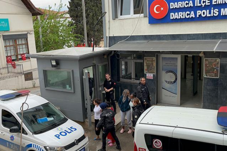 Kocaeli'de masaj salonuna baskın! 8 g&ouml;zaltı