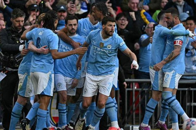 Manchester City, Chelsea'yi tek golle ge&ccedil;ti
