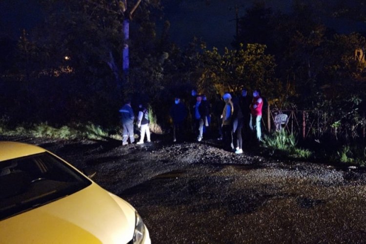 Zonguldak'ta fabrikadan yayılan k&ouml;t&uuml; kokuya mahalle sakinleri tepki g&ouml;sterdi