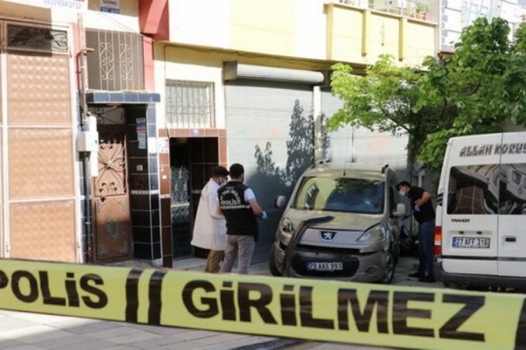 Kilis'te 14 yaşındaki &ccedil;ocuğun kullandığı ara&ccedil; yayalara &ccedil;arptı