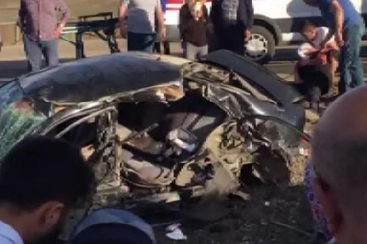 Erzurum'da kaza yapan otomobil tanınmaz hale geldi: 1 &ouml;l&uuml;, 6 yaralı