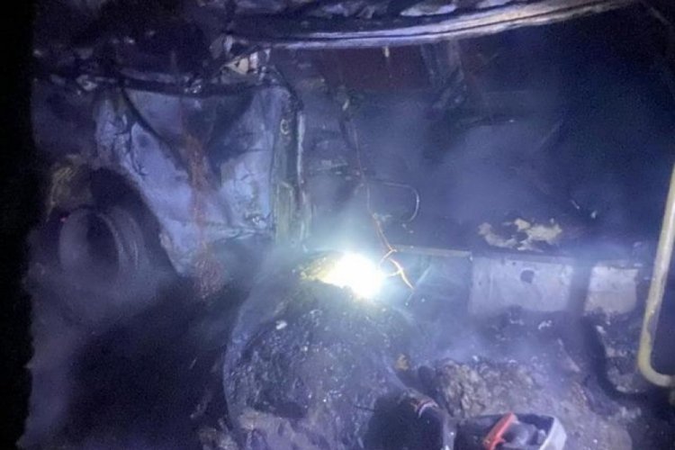 Korkun&ccedil; kaza! U&ccedil;urumdan d&uuml;şen minib&uuml;s alev aldı: 4 kişi &ouml;ld&uuml;