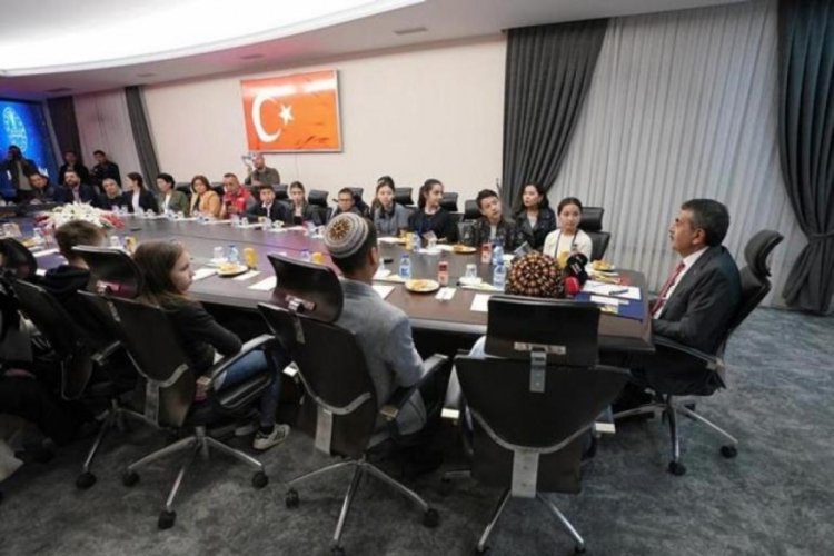 Bakan Tekin, T&uuml;rki Cumhuriyetler'den gelen &ccedil;ocukları kabul etti