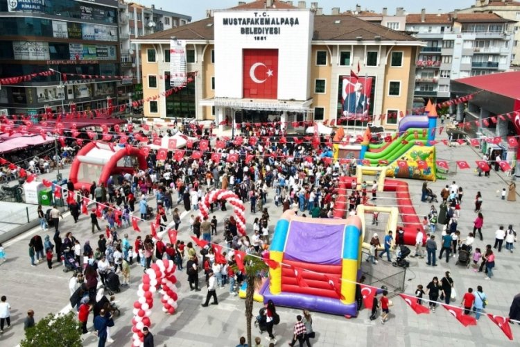 Bursa Mustafakemalpaşa'da coşkulu 23 Nisan kutlamaları