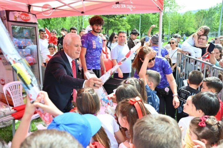 Bursa Büyükşehir Belediye Başkanı Bozbey 23 Nisan'da çocukların yanında!