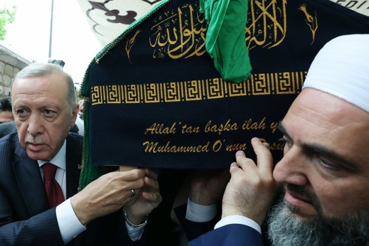 Cumhurbaşkanı Erdoğan, İsmailağa liderinin cenazesinde