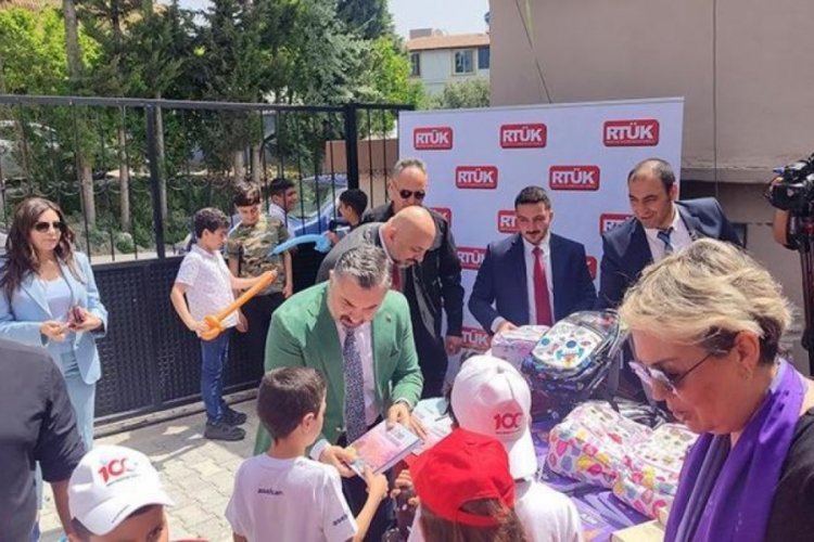 RTÜK Başkanı Şahin, 23 Nisan sebebiyle Hataylı depremzede çocuklarla bir araya geldi