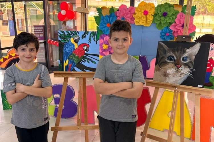 Bursa'da yetenekli ikizlerden resim sergisi