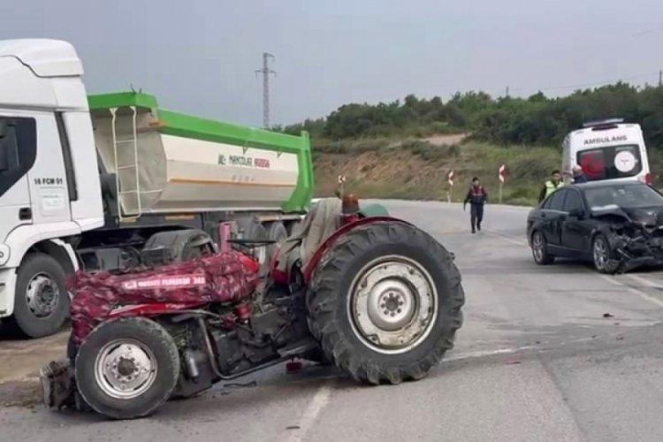 Bursa'da traktör ile otomobil çarpıştı: 3 yaralı