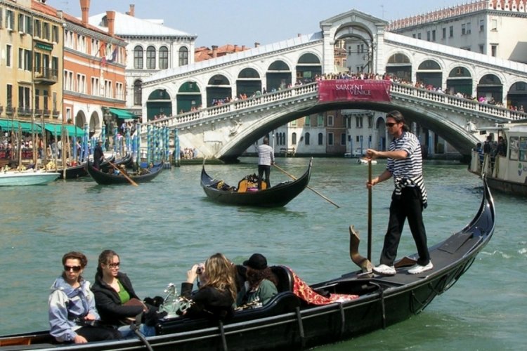 Uygulama başladı: Venedik'e günübirlik gelen turistlerden giriş ücreti alınacak