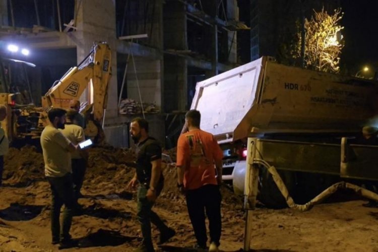 İstanbul'da hafriyat boşaltan kamyon devrildi! 1 işçi hayatını kaybetti