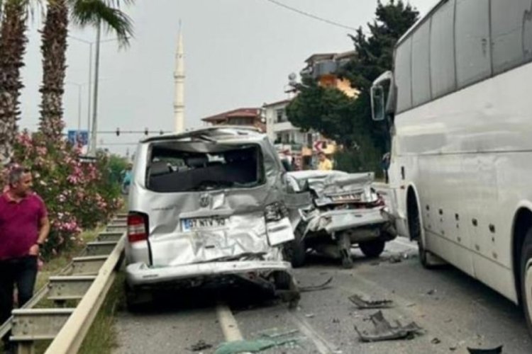Antalya'da zincirleme kaza! Yaralılar var