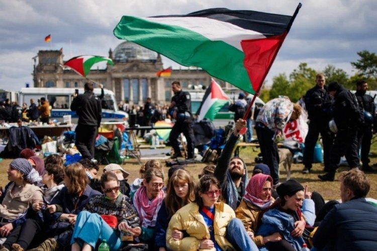Alman polisi, Meclis önündeki Filistin'e destek kampını dağıttı