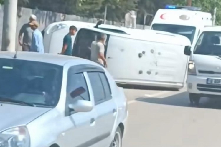Bursa'da freni tutmayan araç yan yattı
