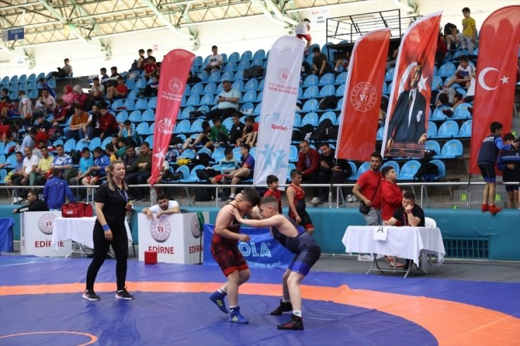 Okullar Arası Güreş Türkiye Şampiyonası başladı