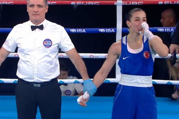 Fenerbahçeli milli boksör Buse Naz Çakıroğlu üst üste 3. kez Avrupa şampiyonu!